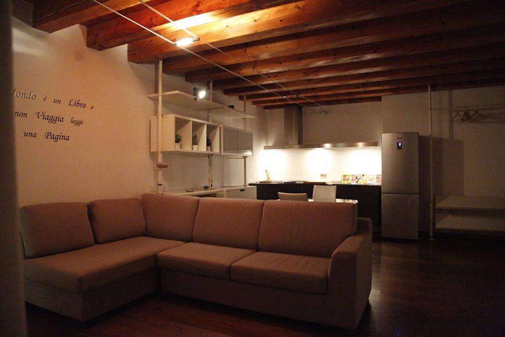 La Casa Di Leo Apartment *